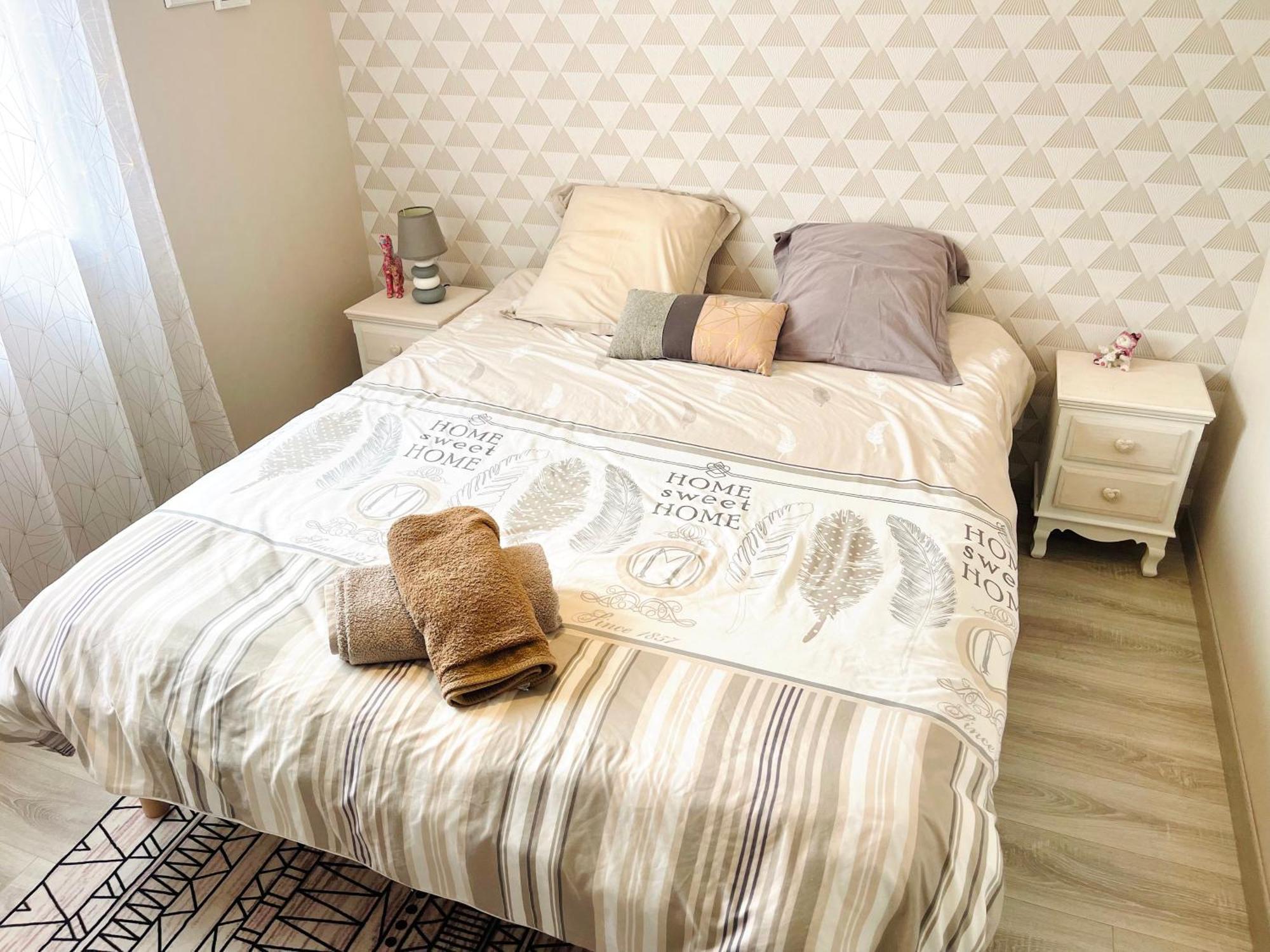 Petite Maison Au Calme Poupry ภายนอก รูปภาพ